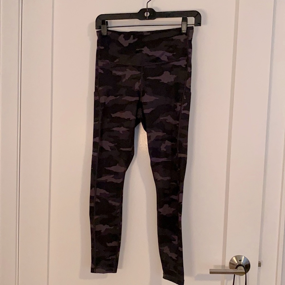 Athleta Ultimate Camo 7/8 Tight